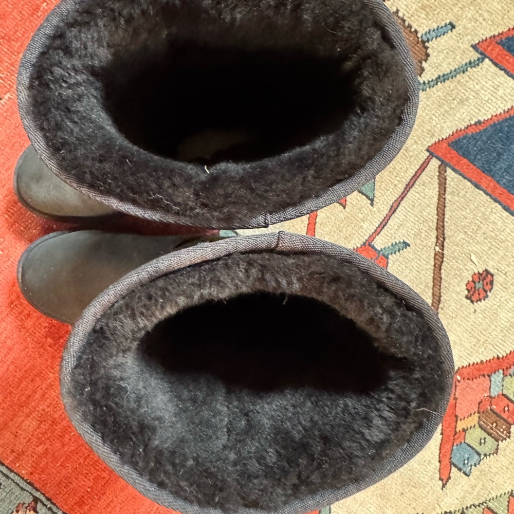 Ugg Classic Tall Sued Water Repellent Boots, size 9 - Picture 3 of 4